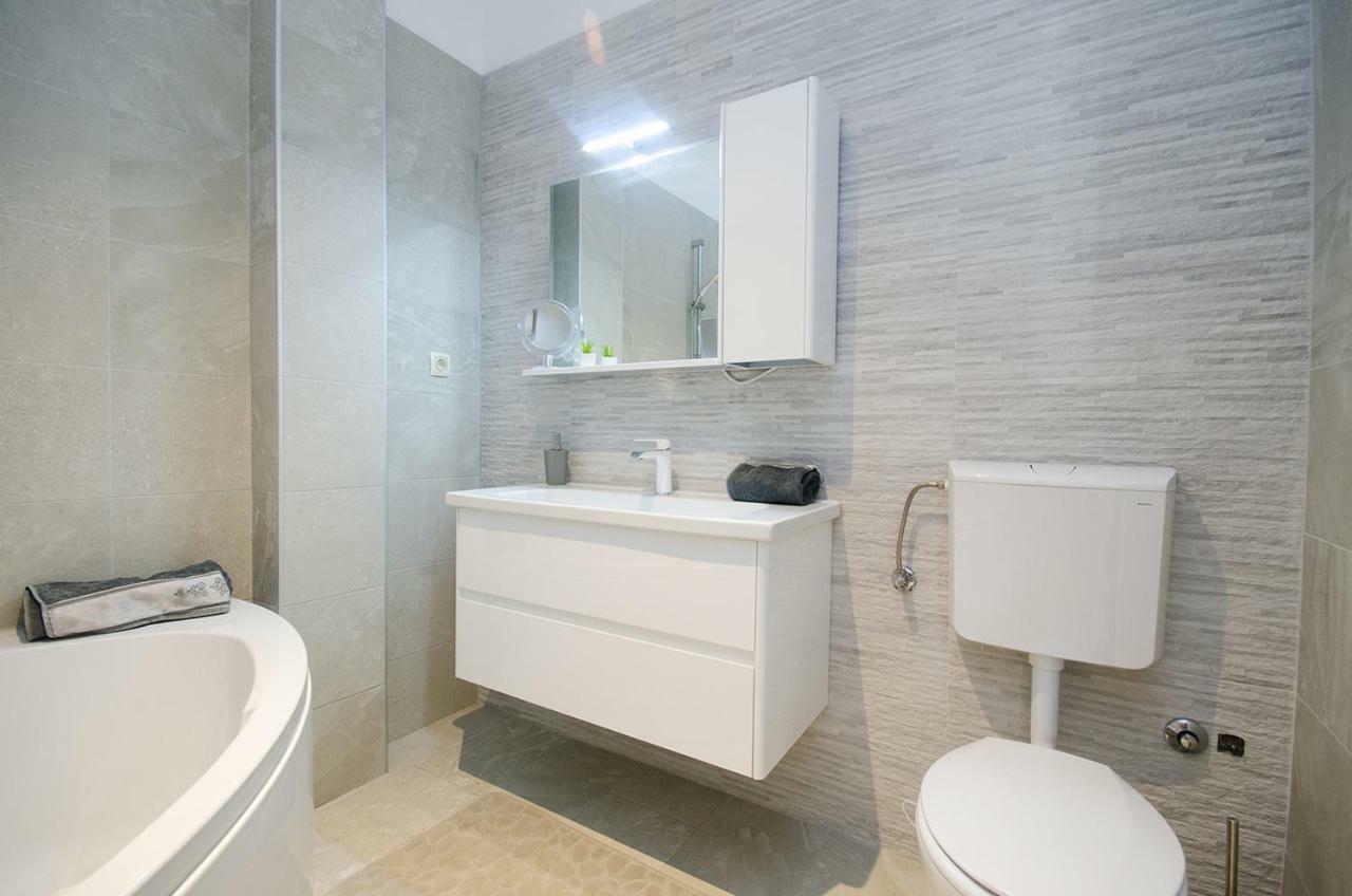 Apartman Korina ซูโกชัน ภายนอก รูปภาพ