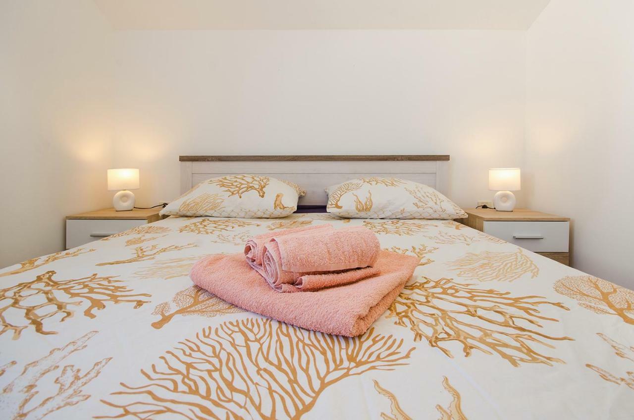 Apartman Korina ซูโกชัน ภายนอก รูปภาพ