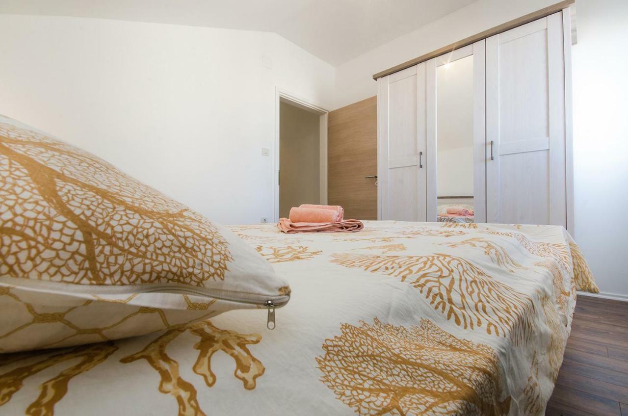 Apartman Korina ซูโกชัน ภายนอก รูปภาพ