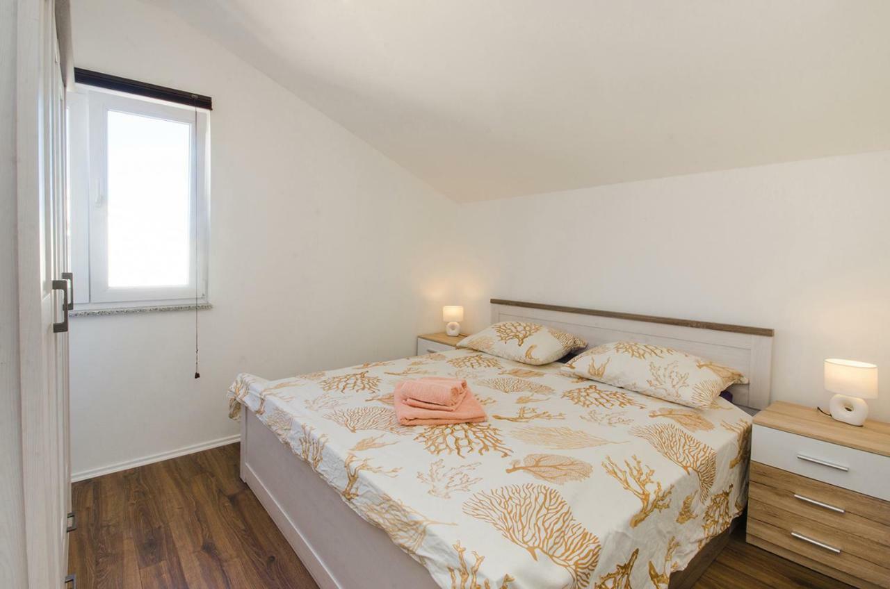 Apartman Korina ซูโกชัน ภายนอก รูปภาพ