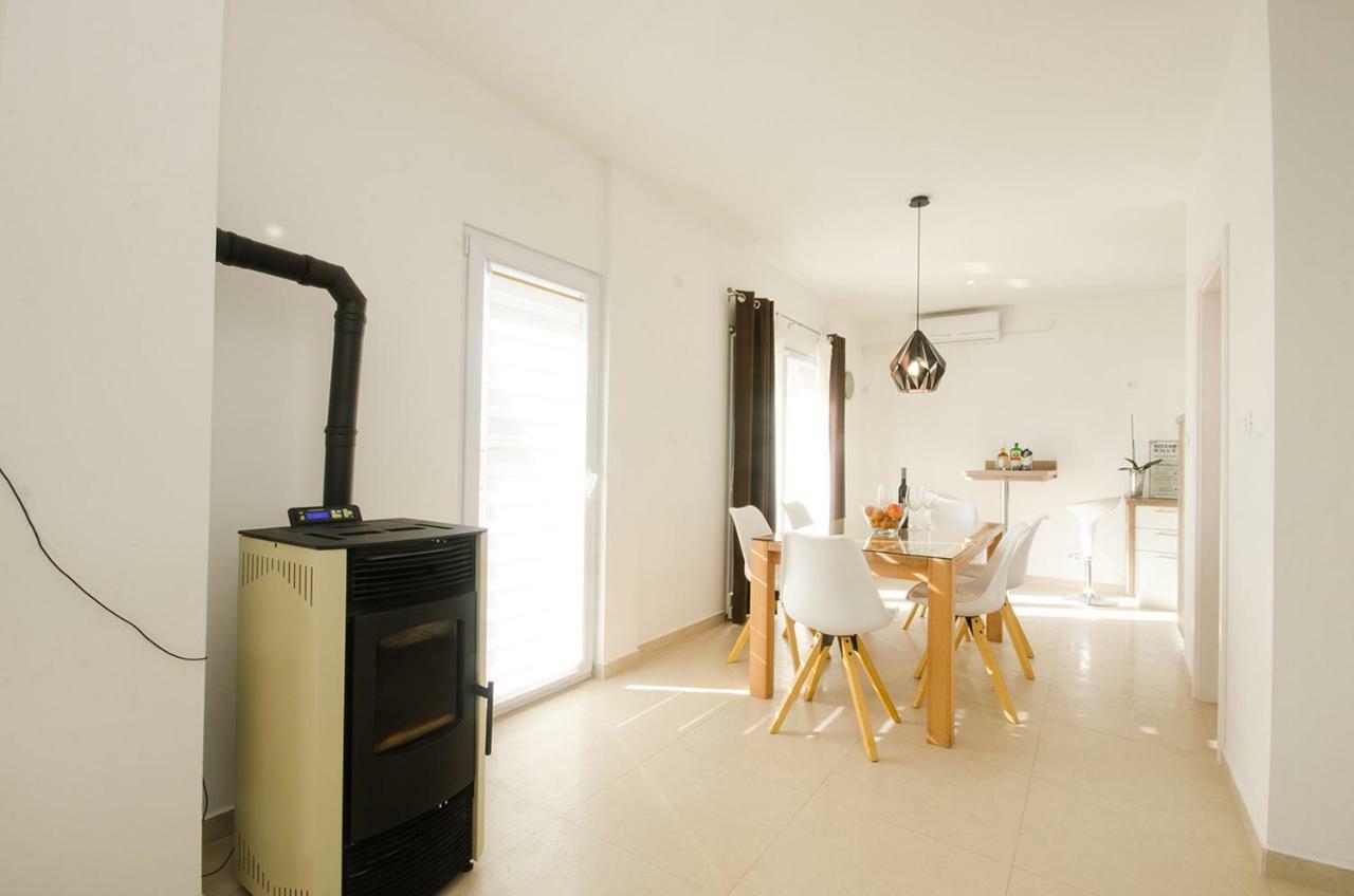 Apartman Korina ซูโกชัน ภายนอก รูปภาพ